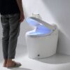 Inodoro inteligente con descarga automática integrada