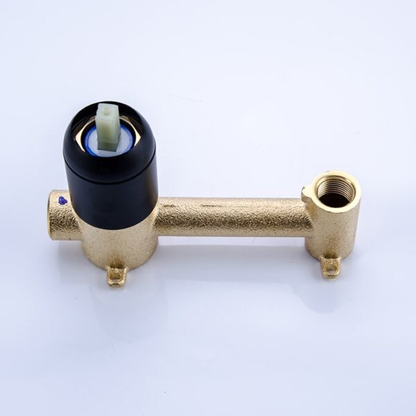 ⁦Luxury Single Handle Brass Waterfall Wall Mounted Basin Faucets Bathroom Wall Faucet⁩ - الصورة ⁦10⁩