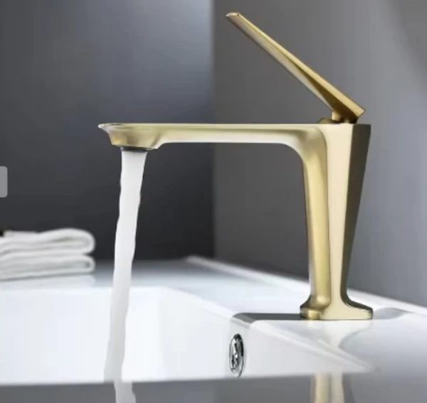 Luxury sink faucet bathroom mixer tap single handle brass wash basin faucet brushed gold lavatory vanity faucet